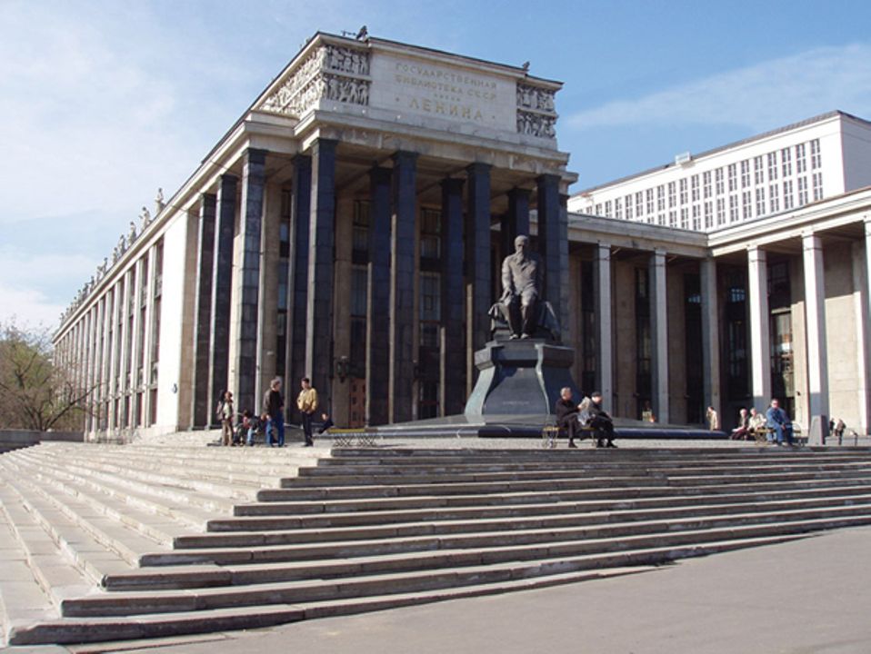 The russian state library is one. Московская библиотека им Ленина. Здание библиотеки им Ленина. Великая библиотека имени Ленина. Библиотека имени Ленина здание.